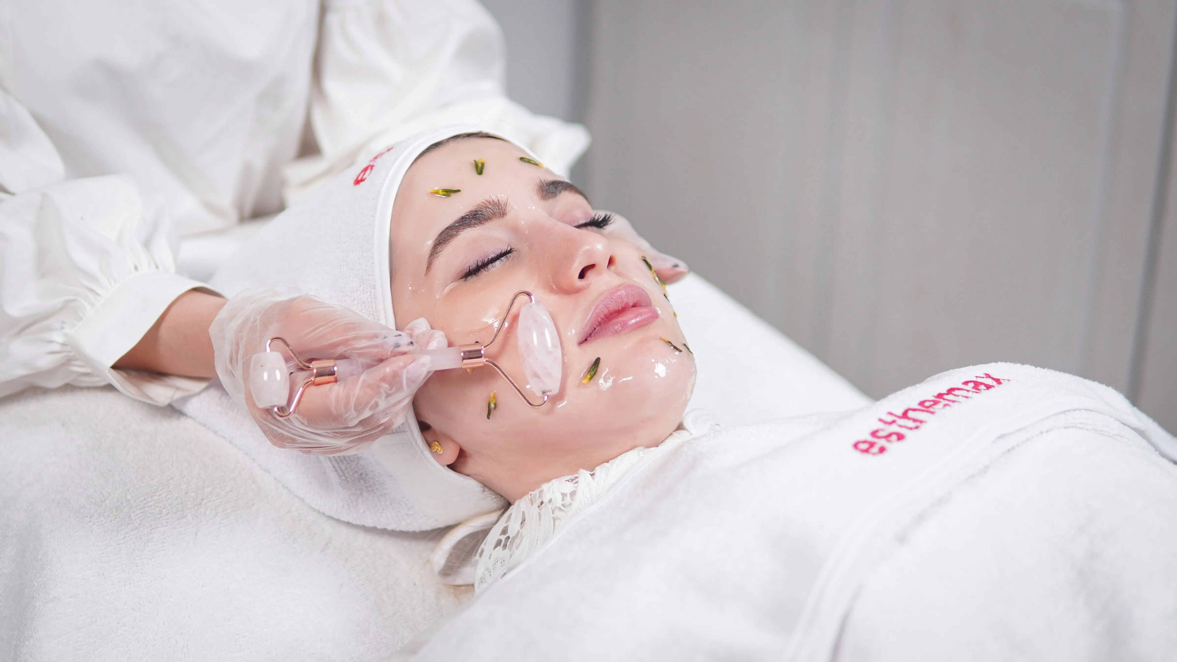 Professional-grade skincare ingredients including Vitamin C, Retinol, and Hyaluronic Acid for optimal skin health